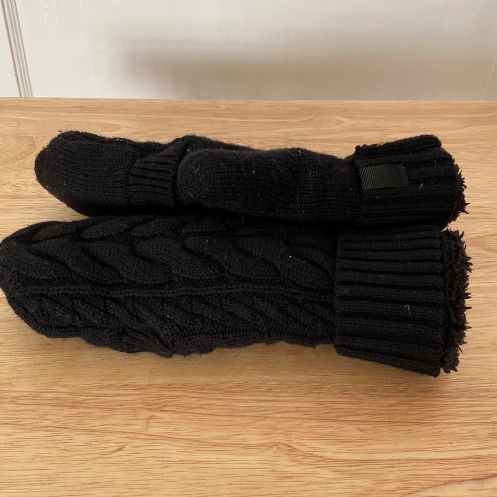 LULULEMON/ sherpa mittens